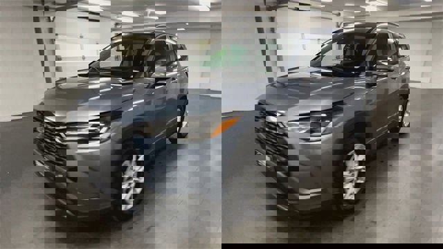 Used 2023 Toyota Corolla Cross LE image 4