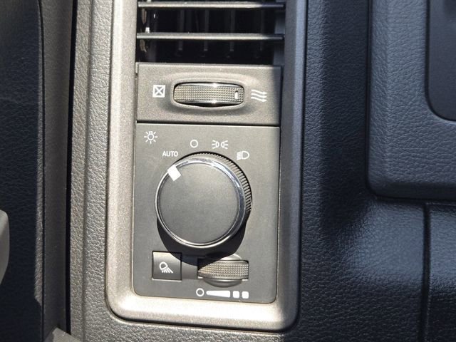 Used 2018 RAM 2500 Tradesman w/ Chrome Appearance Group image 23