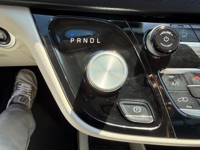 Used 2023 Chrysler Pacifica Touring-L FWD image 20