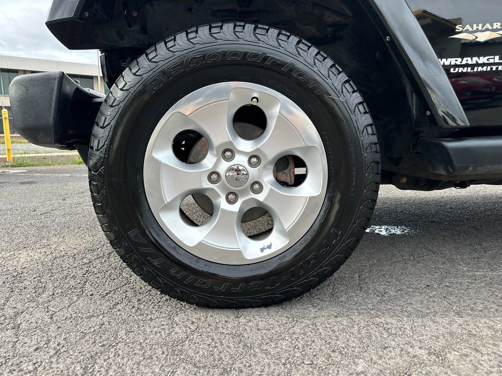 Used 2013 Jeep Wrangler Unlimited Sahara w/ Connectivity Group image 13