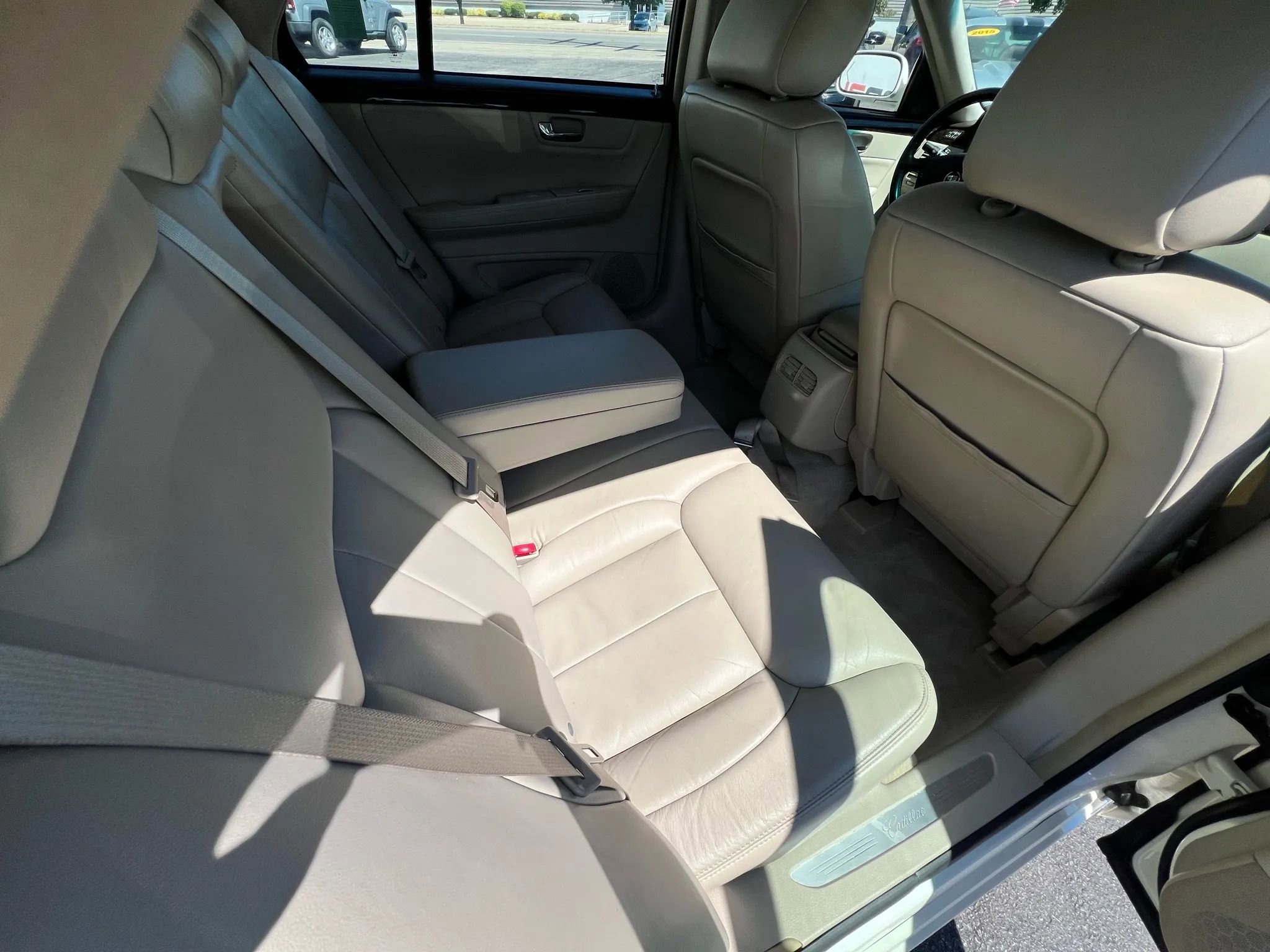 Used 2009 Cadillac DTS w/ Trunk Convenience Package FWD image 36