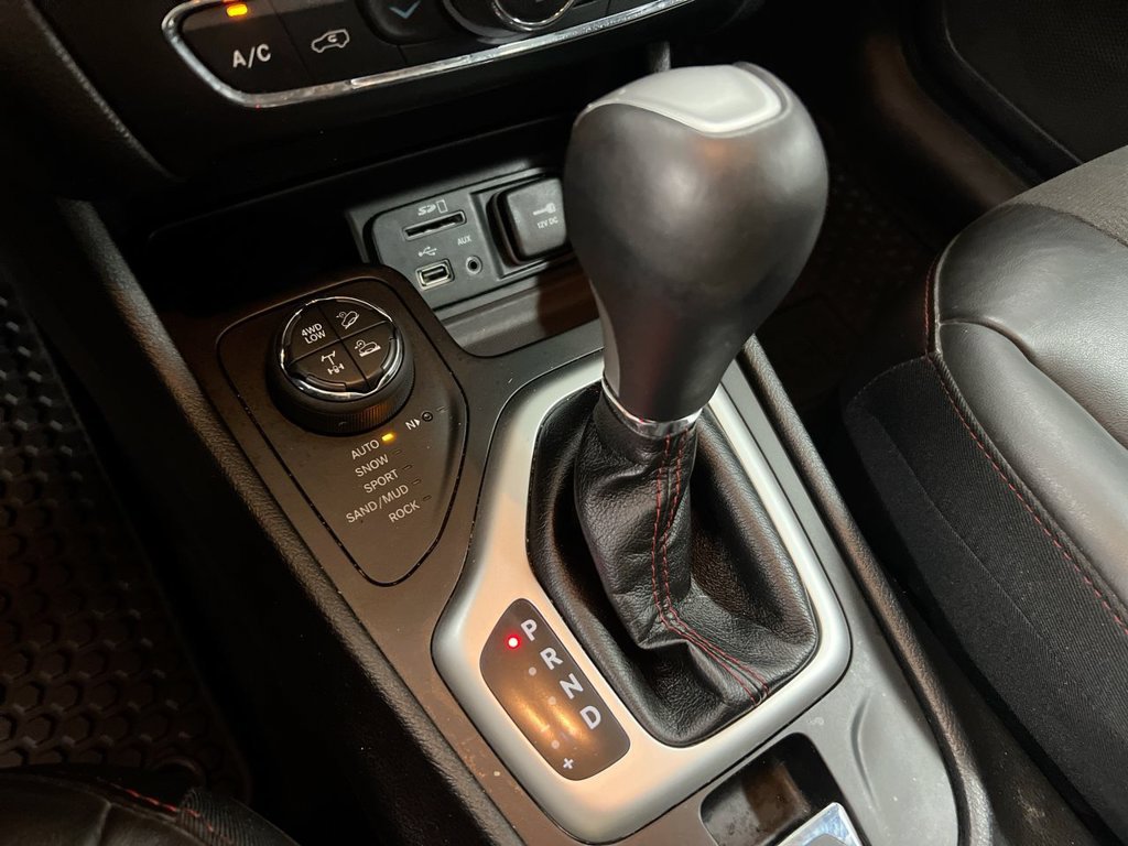 Used 2018 Jeep Cherokee Trailhawk w/ Cold Weather Group AWD/4WD image 17
