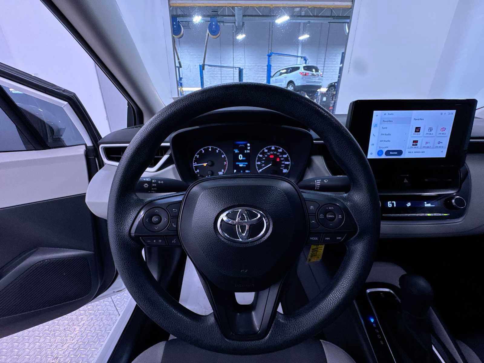 Used 2025 Toyota Corolla LE FWD image 15