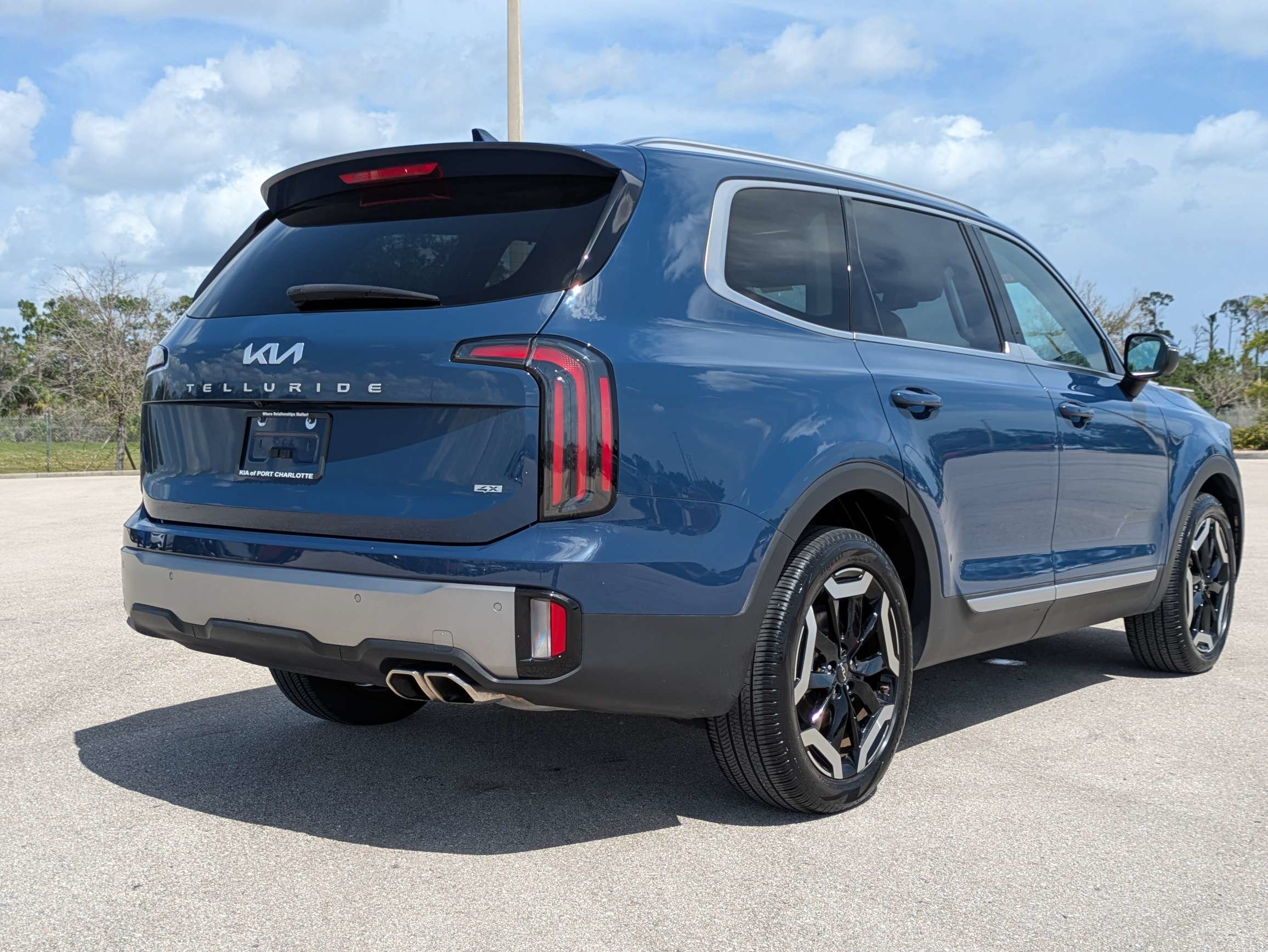 Certified 2025 Kia Telluride EX w/ EX Captain's Chair Package AWD/4WD image 5