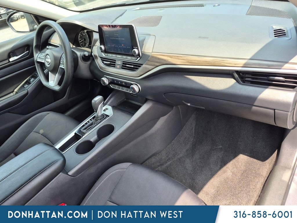 Used 2025 Nissan Altima 2.5 SV FWD image 9