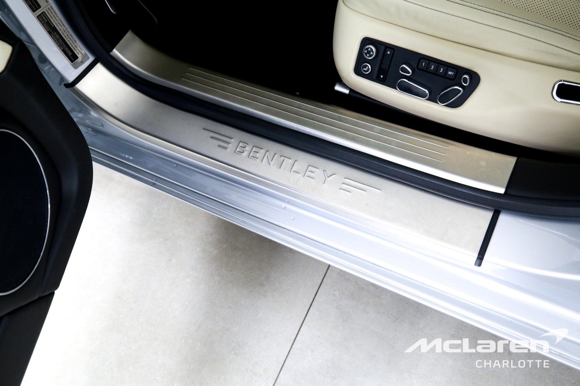 Used 2017 Bentley Flying Spur V8 image 16