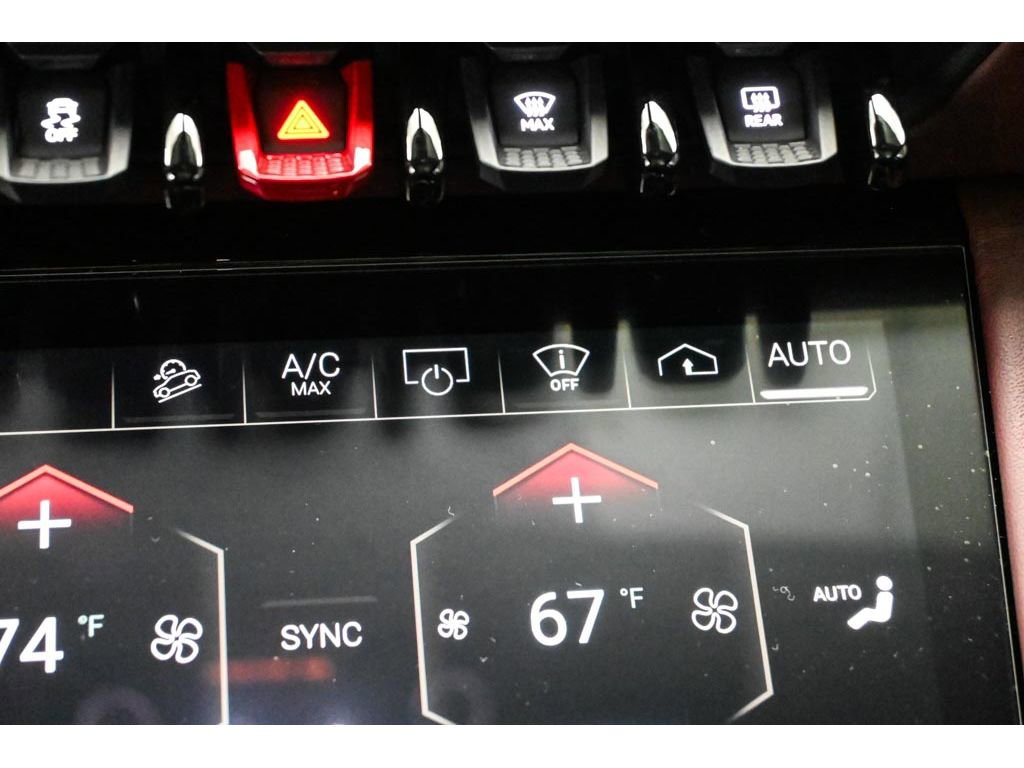 Used 2025 Lamborghini Urus SE image 74