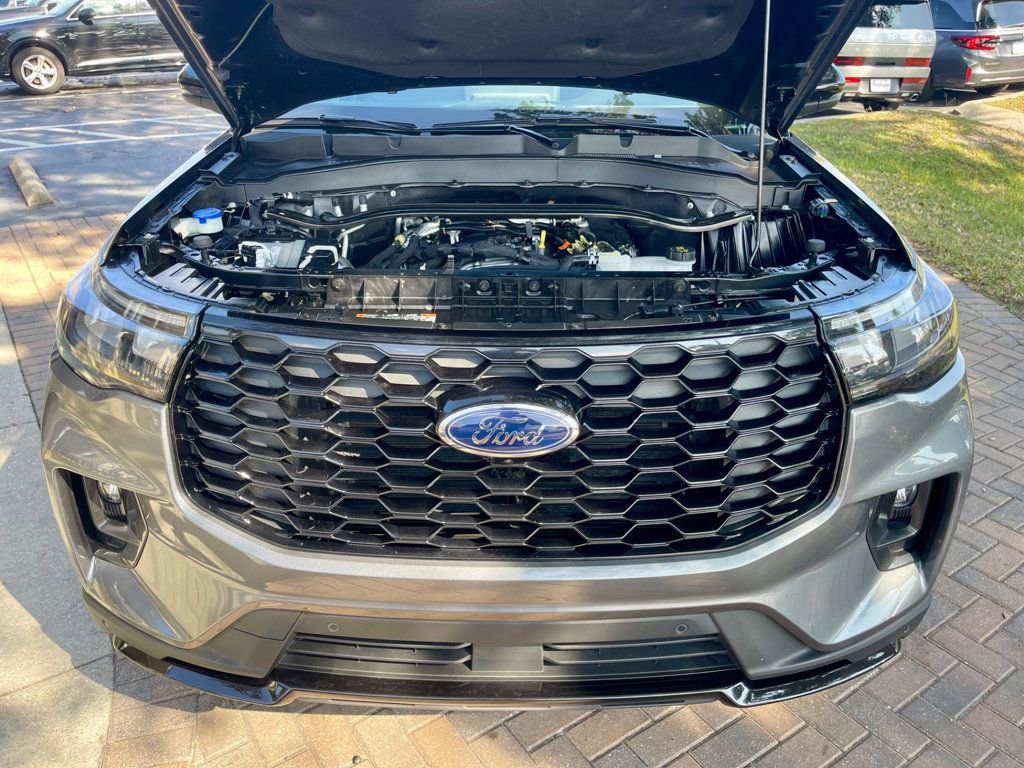 Used 2025 Ford Explorer ST-Line w/ ST-Line Street Pack image 18
