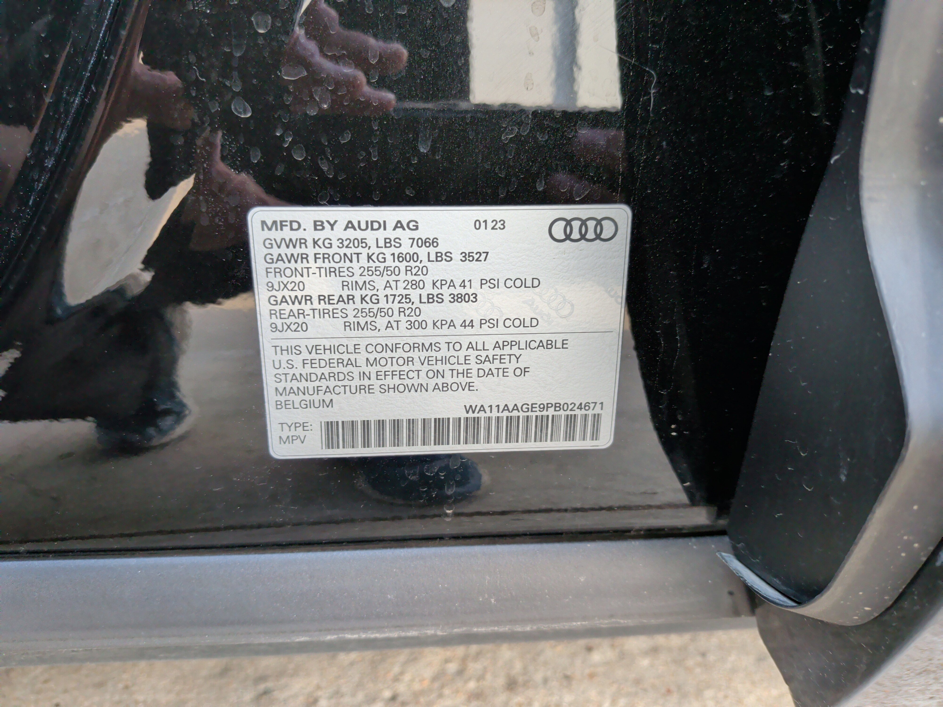 Used 2023 Audi e-tron Premium w/ Convenience Plus Package image 36