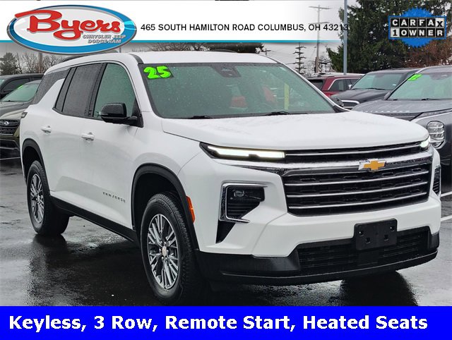 Used 2025 Chevrolet Traverse LT image 1