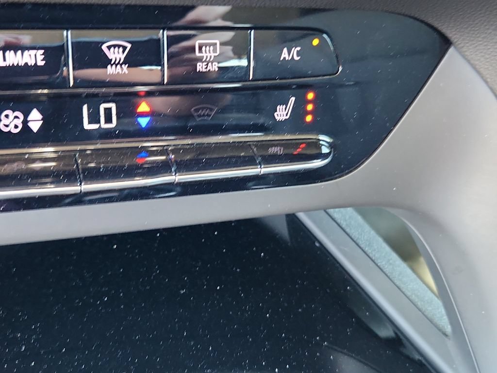 Used 2023 Buick Envision Preferred w/ Sport Touring Package AWD/4WD image 22