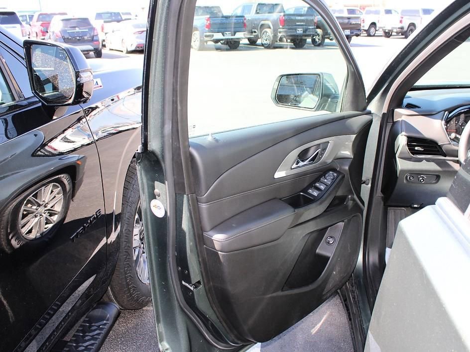 Used 2023 Chevrolet Traverse LT image 24
