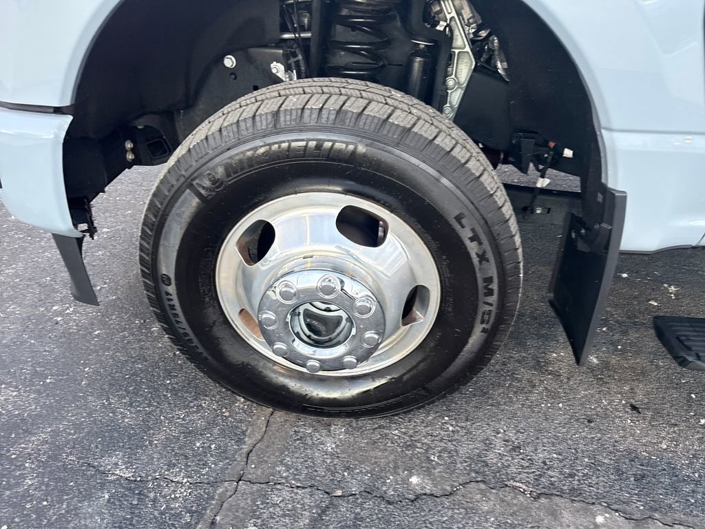 Used 2025 Ford F350 Platinum w/ Platinum Plus Package image 26