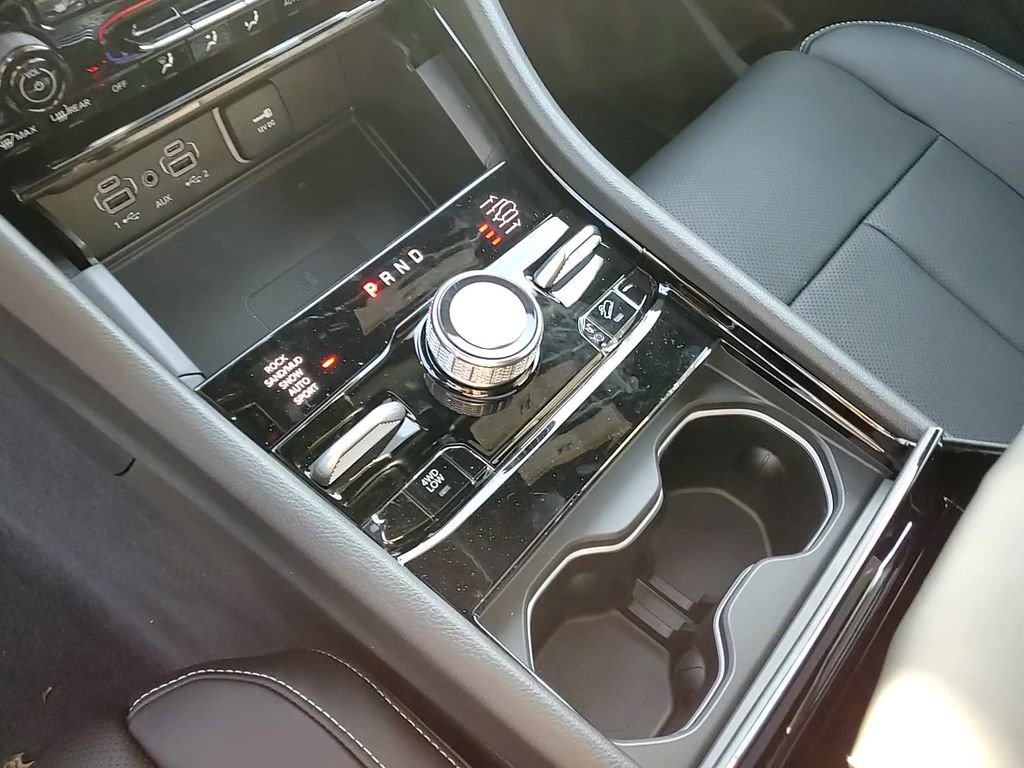 New 2025 Jeep Grand Cherokee L Overland w/ Luxury Tech Group IV image 16