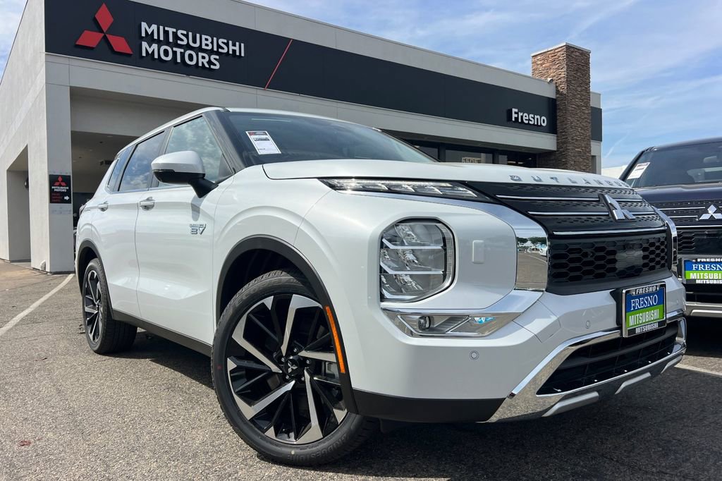 New 2025 Mitsubishi Outlander SE image 2