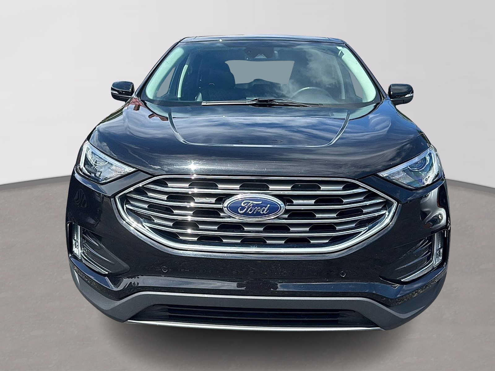 Used 2024 Ford Edge Titanium AWD/4WD image 3