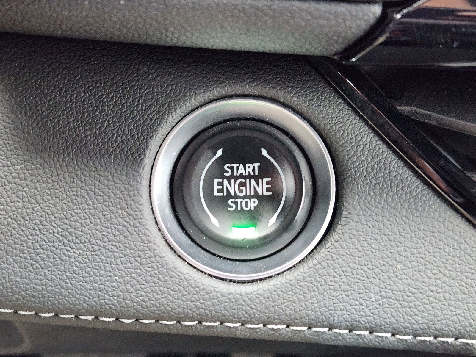 Used 2025 Buick Enclave Avenir w/ Trailering Package, 5000 lbs. image 25