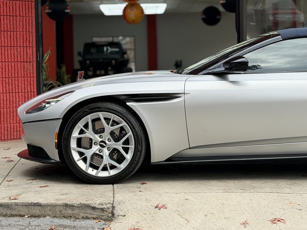 Used 2019 Aston Martin DB11 Volante image 22