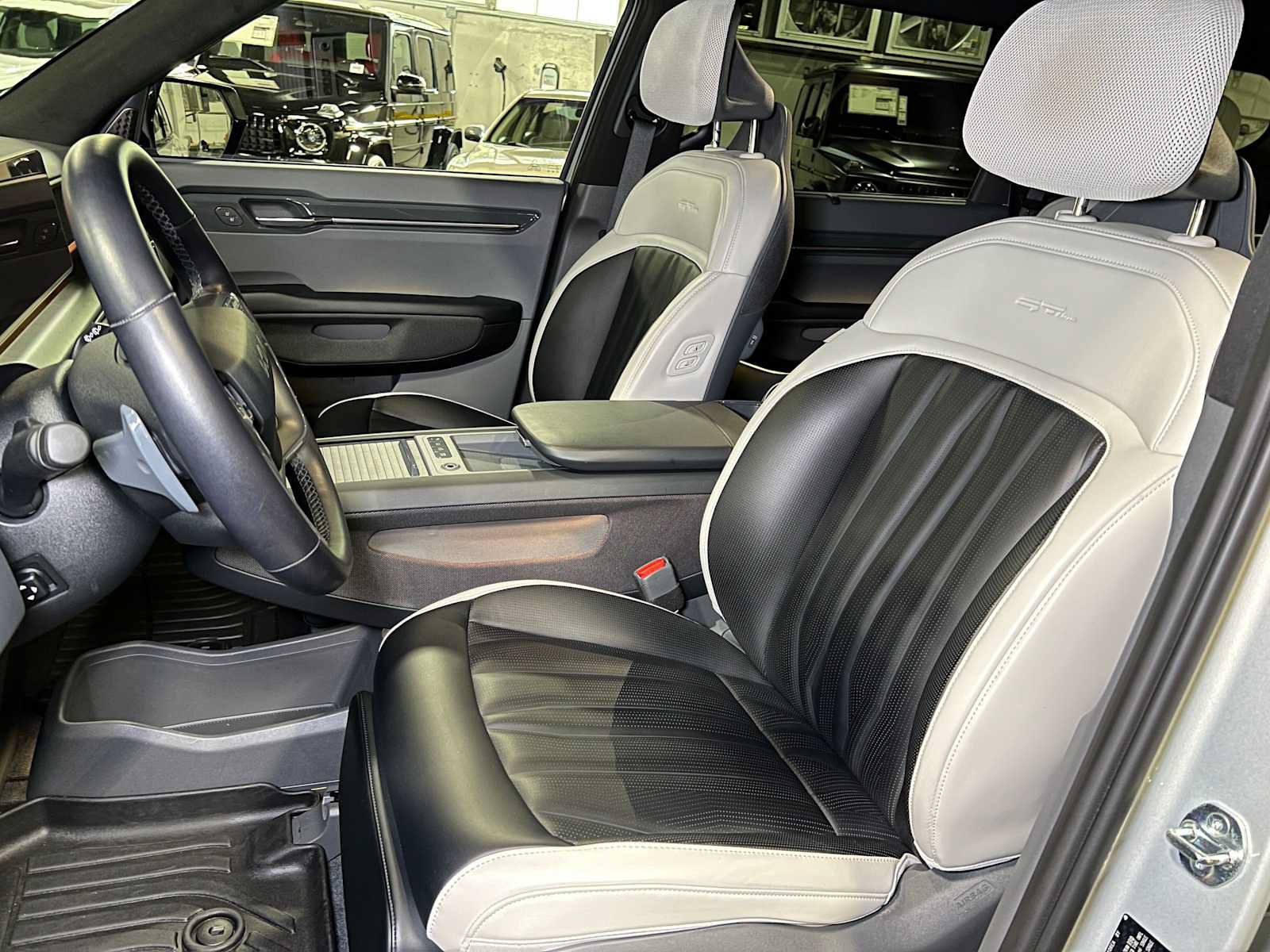 Used 2024 Kia EV9 GT-Line AWD/4WD image 32