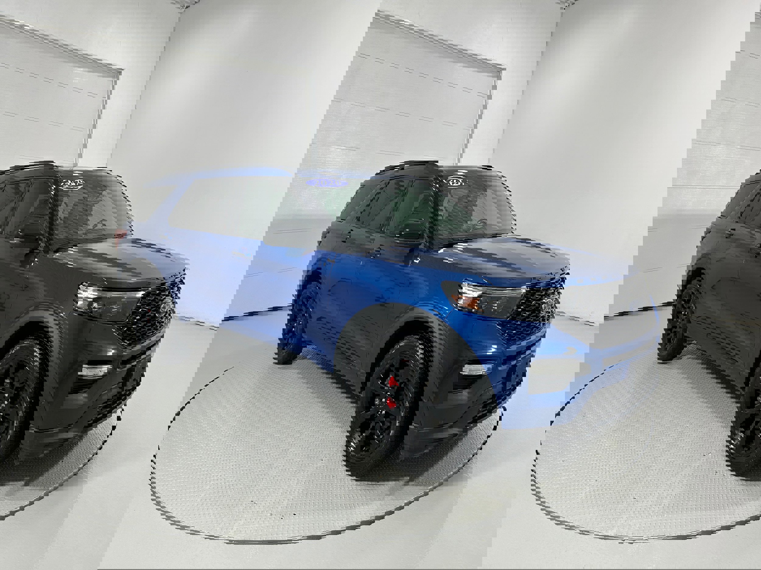 Used 2020 Ford Explorer ST w/ ST Street Pack image 2