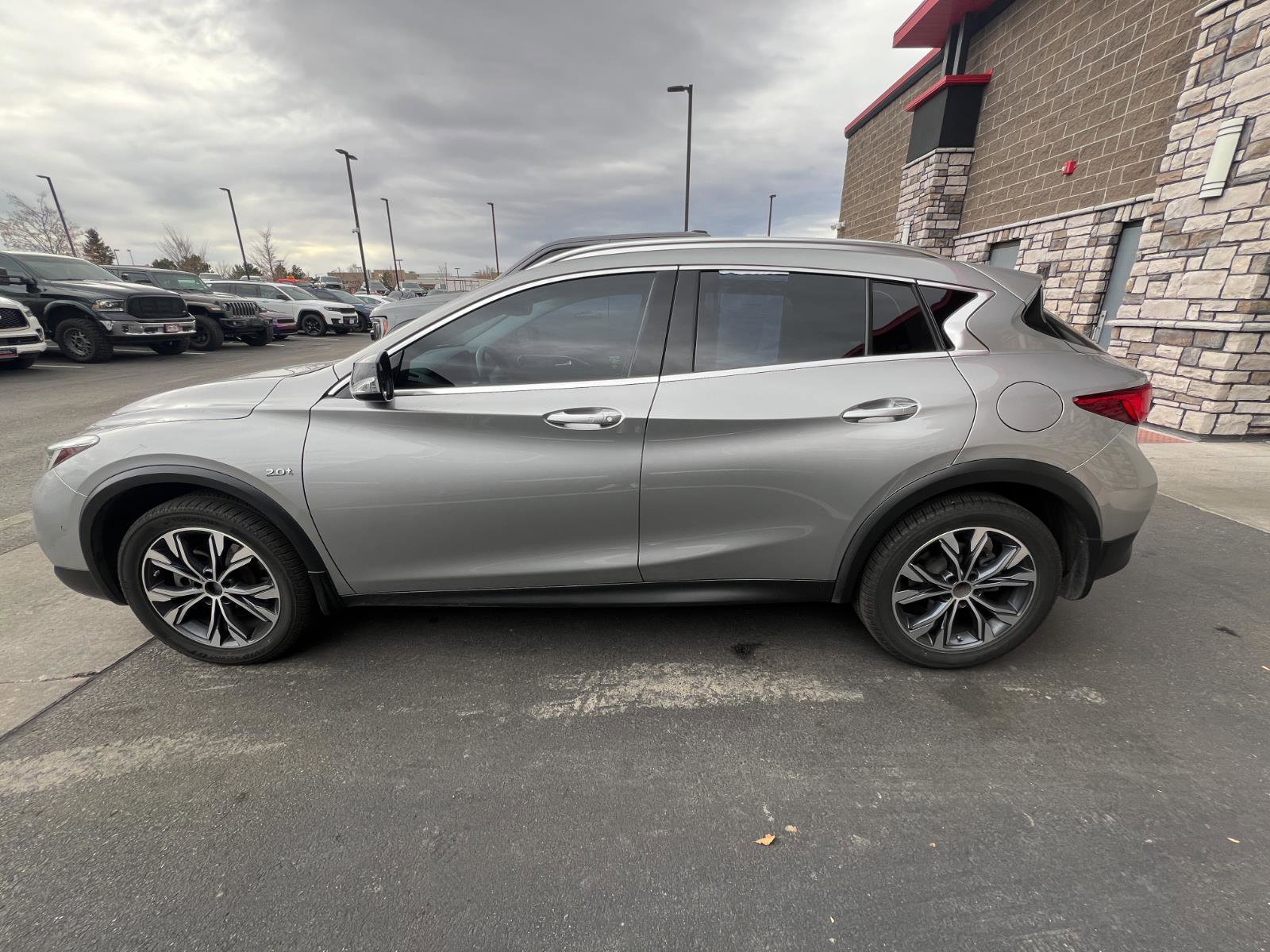 Used 2018 INFINITI QX30 Premium w/ Navigation Package image 6