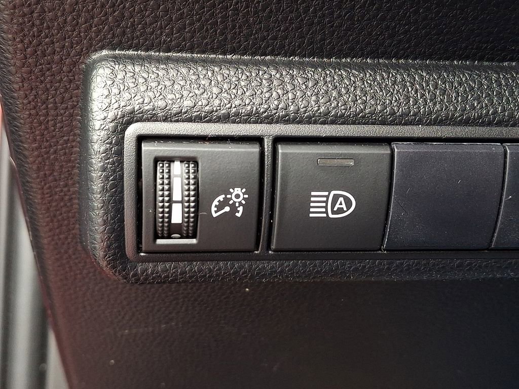 Used 2020 Toyota Corolla LE image 24