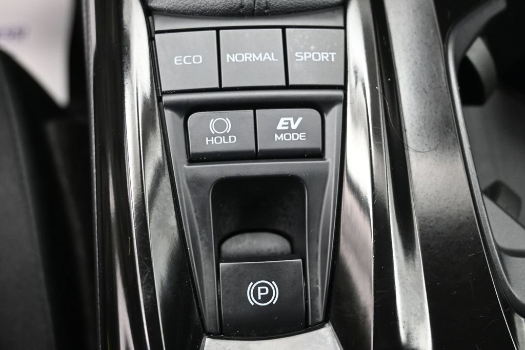 Used 2025 Toyota Camry LE FWD image 18