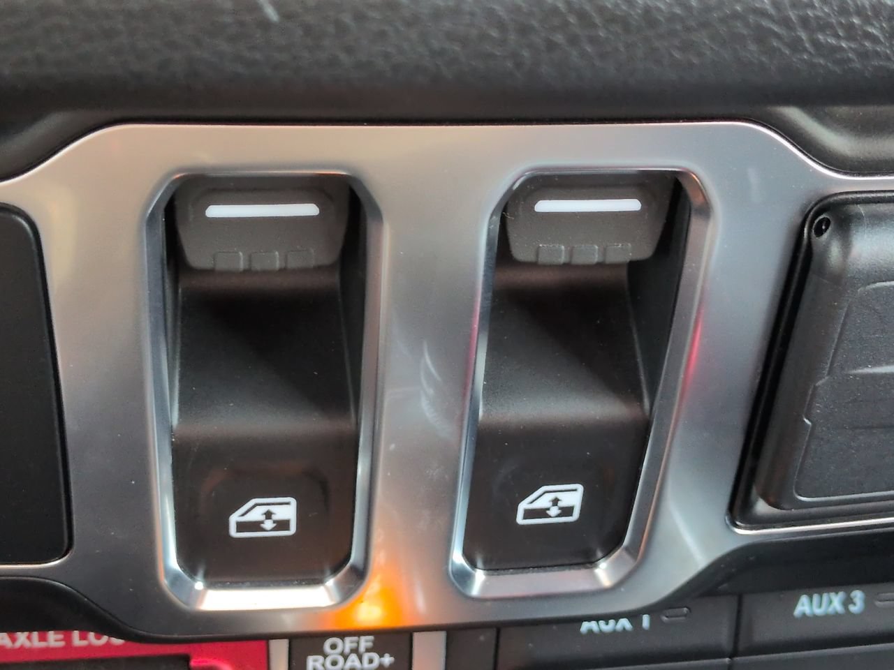 Used 2024 Jeep Wrangler Sport AWD/4WD image 21