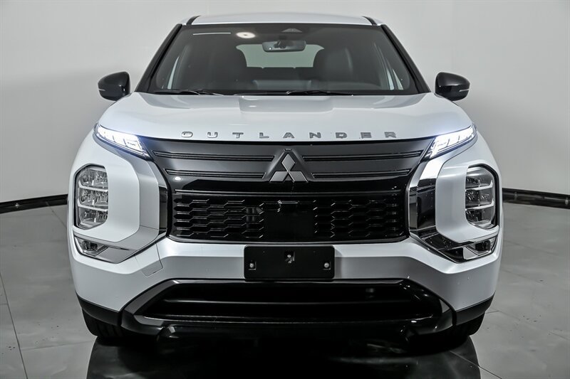 New 2026 Mitsubishi Outlander LE FWD image 4
