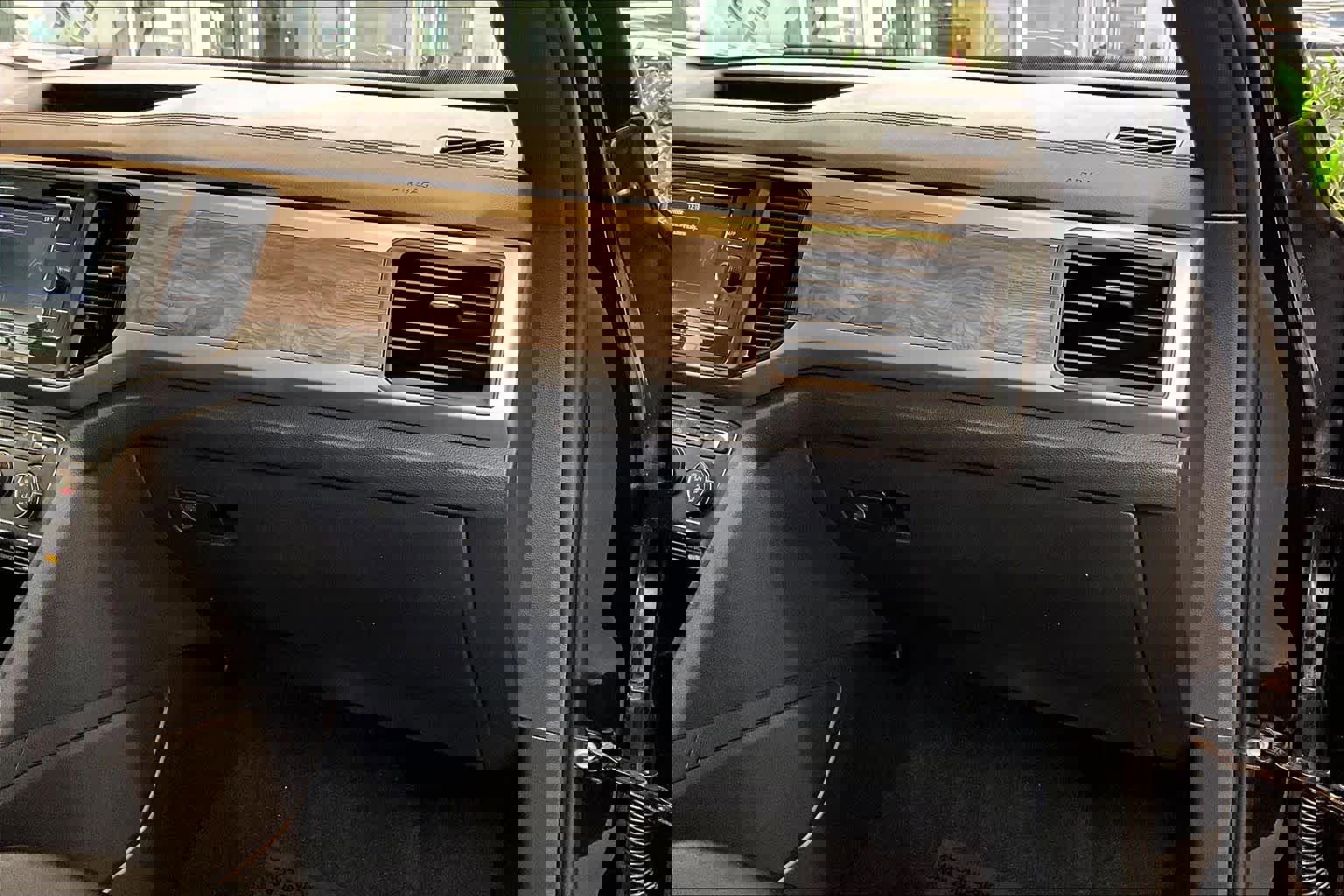 Used 2023 Volkswagen Atlas Cross Sport SE image 18