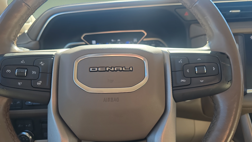 Used 2021 GMC Yukon XL Denali w/ Denali Premium Package AWD/4WD image 12
