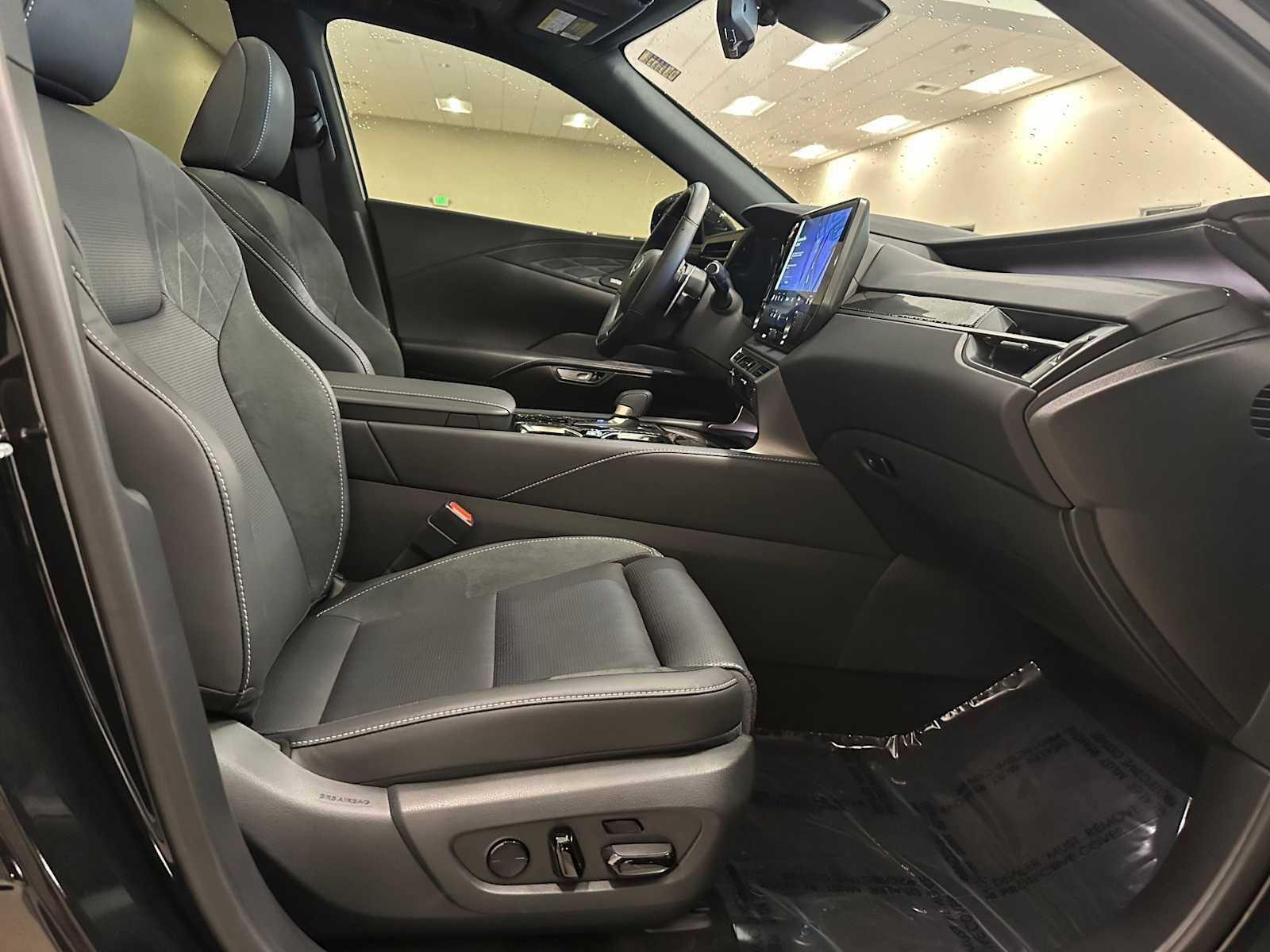 Used 2025 Lexus RX 450h Luxury w/ Convenience Package image 30