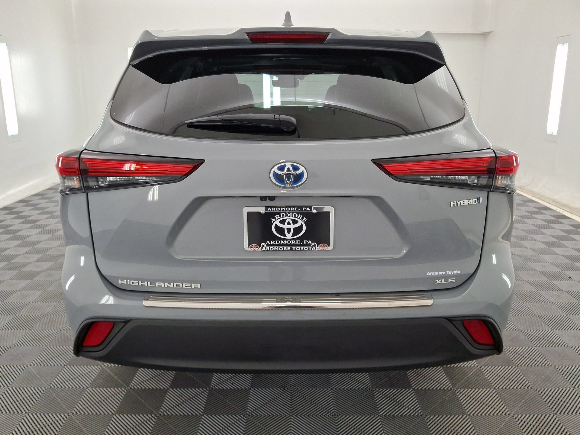 Used 2023 Toyota Highlander Bronze Edition FWD image 23