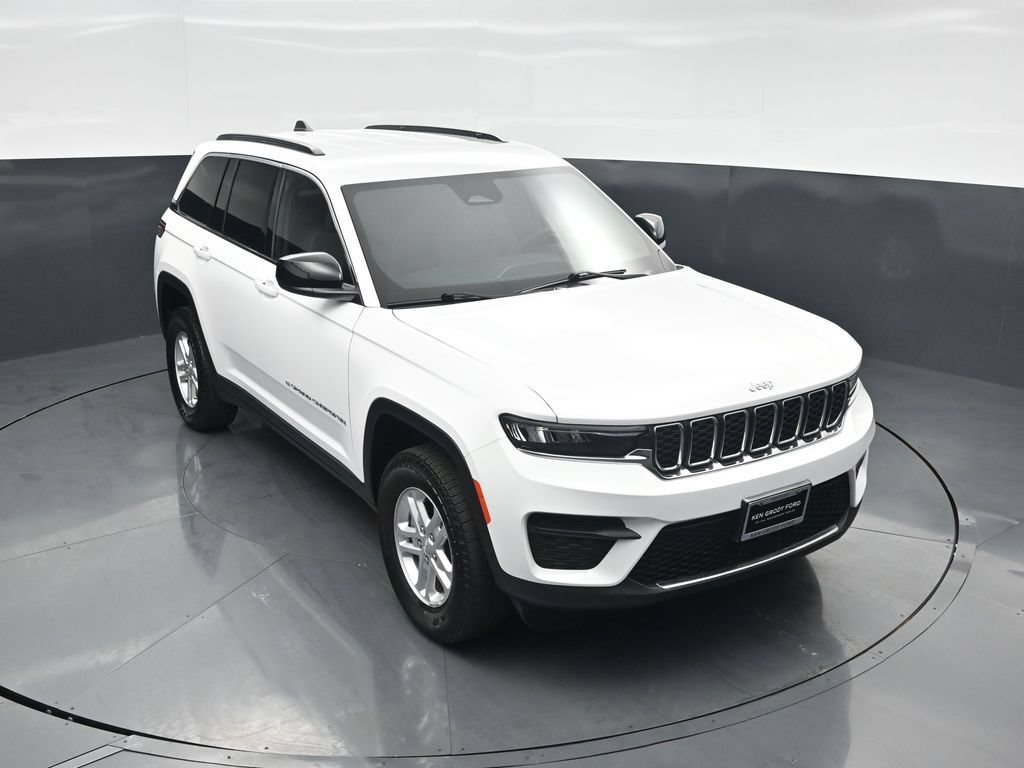 Used 2025 Jeep Grand Cherokee Laredo w/ Luxury Tech Group I AWD/4WD image 35