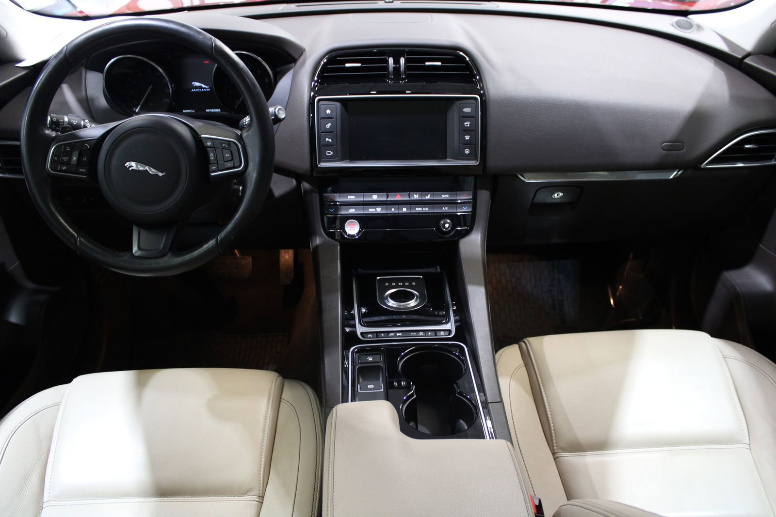 Used 2017 Jaguar F-PACE Prestige image 36