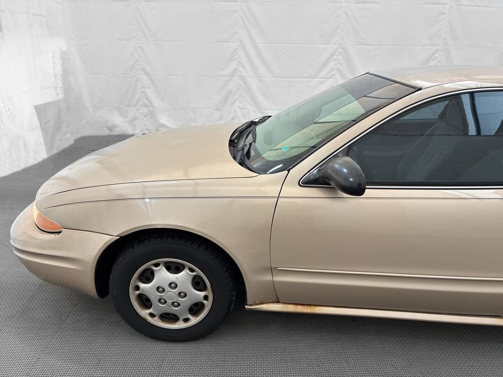 Used 2004 Oldsmobile Alero GL FWD image 3