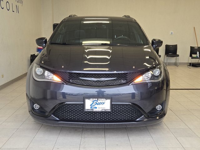 Used 2019 Chrysler Pacifica Touring-L Plus w/ S Appearance Package FWD image 2