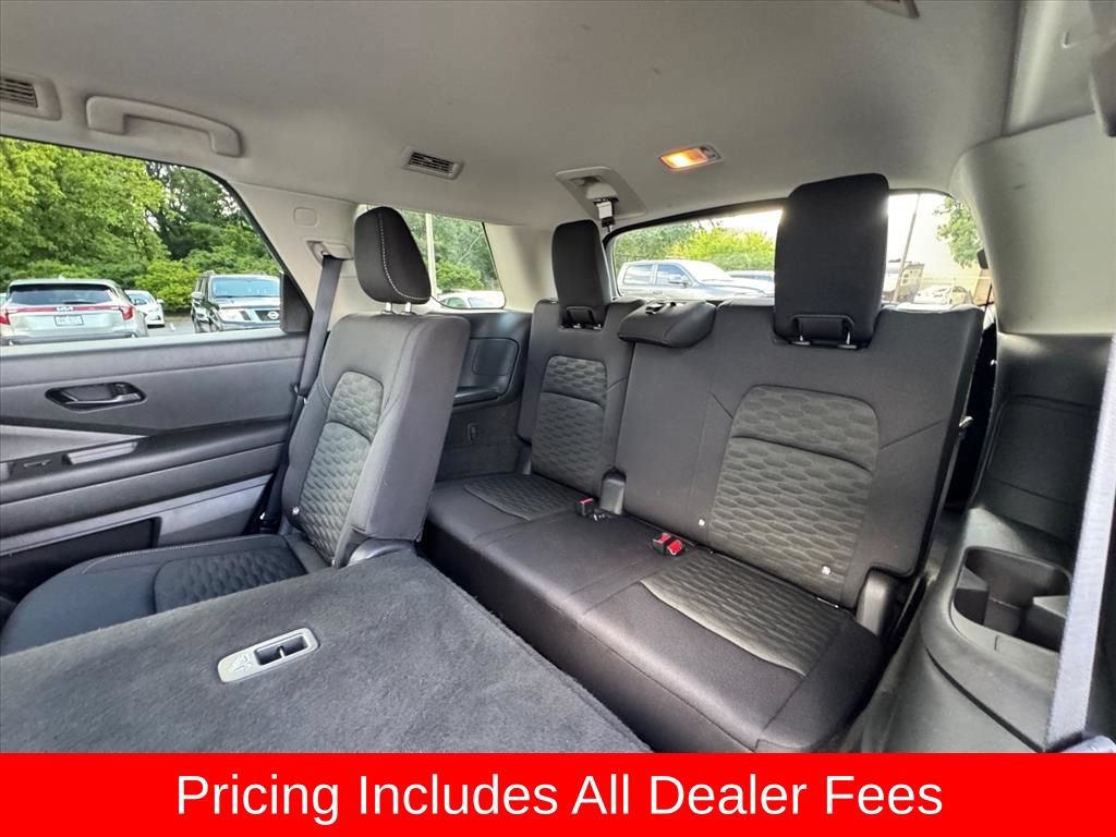 Used 2024 Nissan Pathfinder S FWD image 12