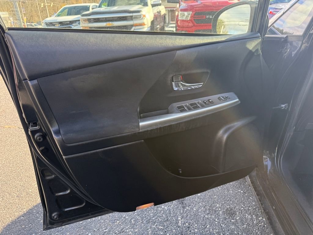 Used 2017 Toyota Prius V Three image 19