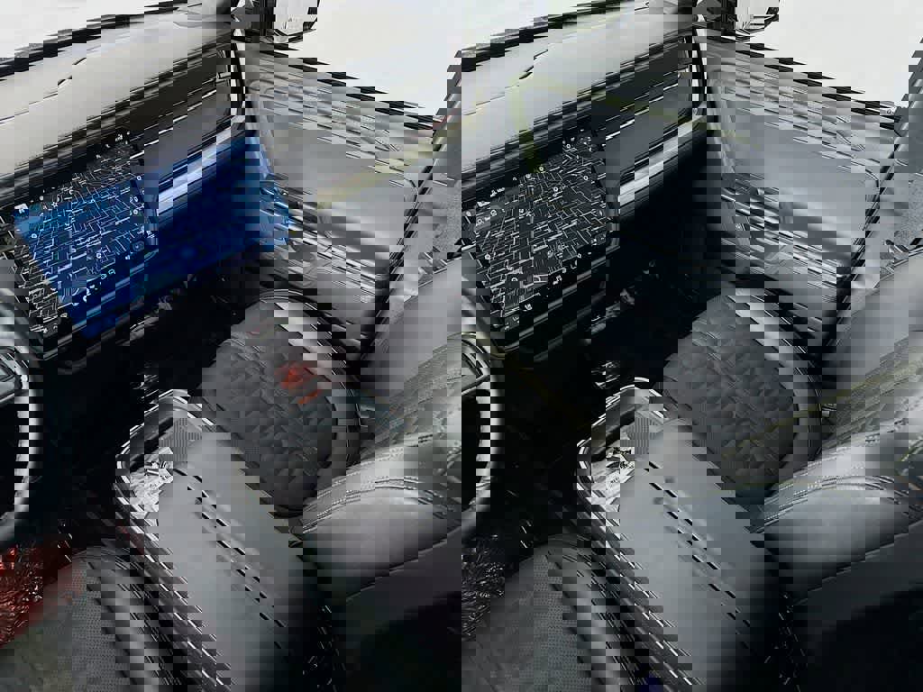 Used 2025 Rivian R1S Adventure image 10