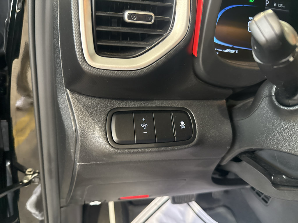 Used 2025 Hyundai Venue SE FWD image 16