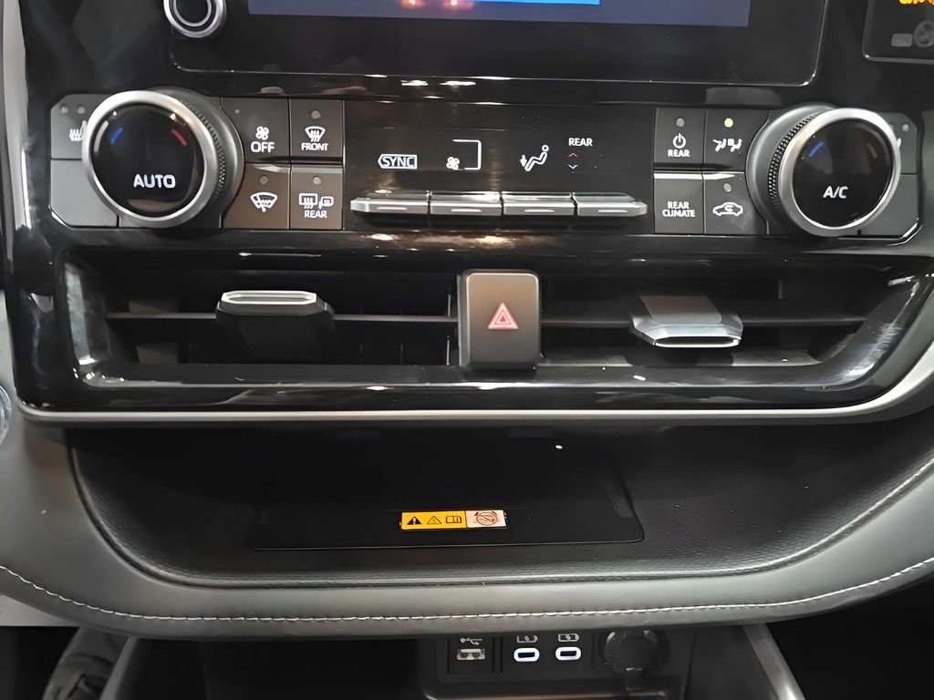 Used 2023 Toyota Highlander Limited image 22