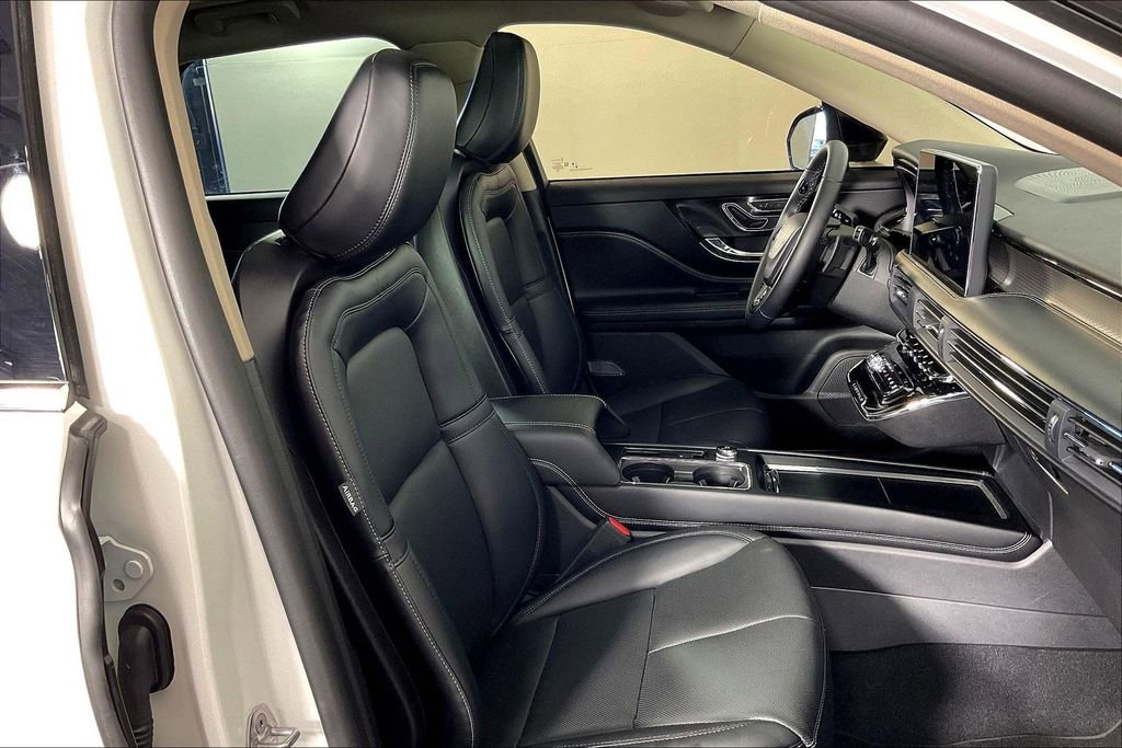 Used 2026 Lincoln Corsair Premiere image 10