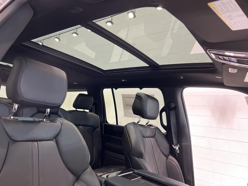 New 2024 Jeep Wagoneer 4WD w/ Premium Group I image 31