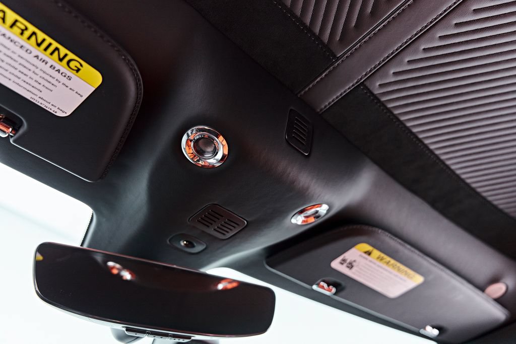 Used 2023 Aston Martin DBS Coupe RWD image 90