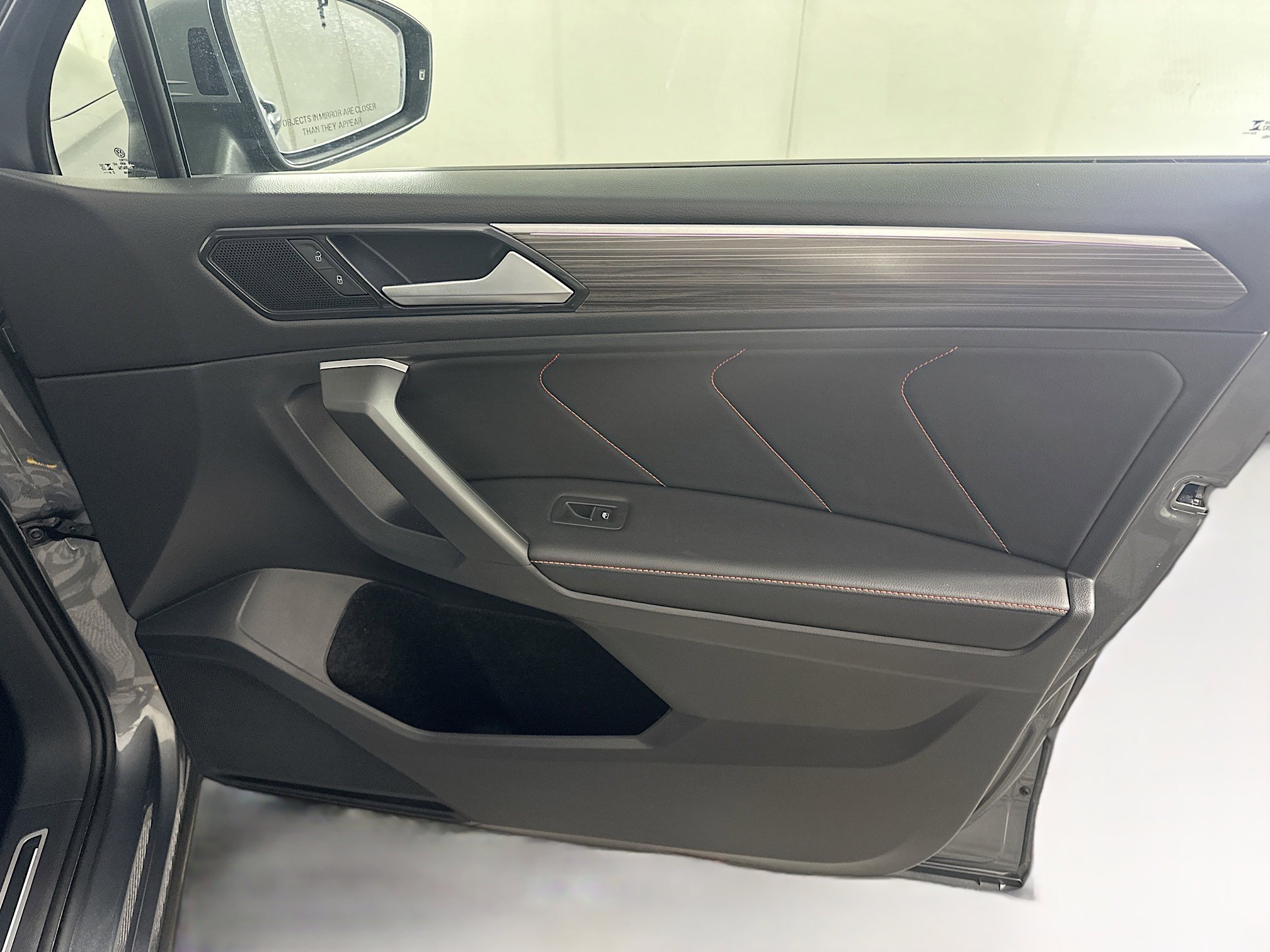 Used 2024 Volkswagen Tiguan Wolfsburg Edition image 31