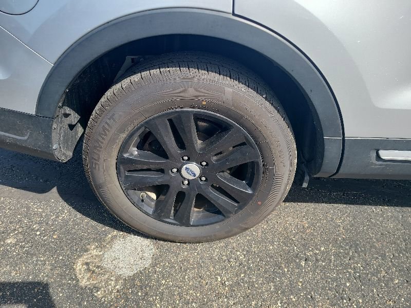 Used 2018 Ford Explorer XLT w/ Equipment Group 202A AWD/4WD image 8