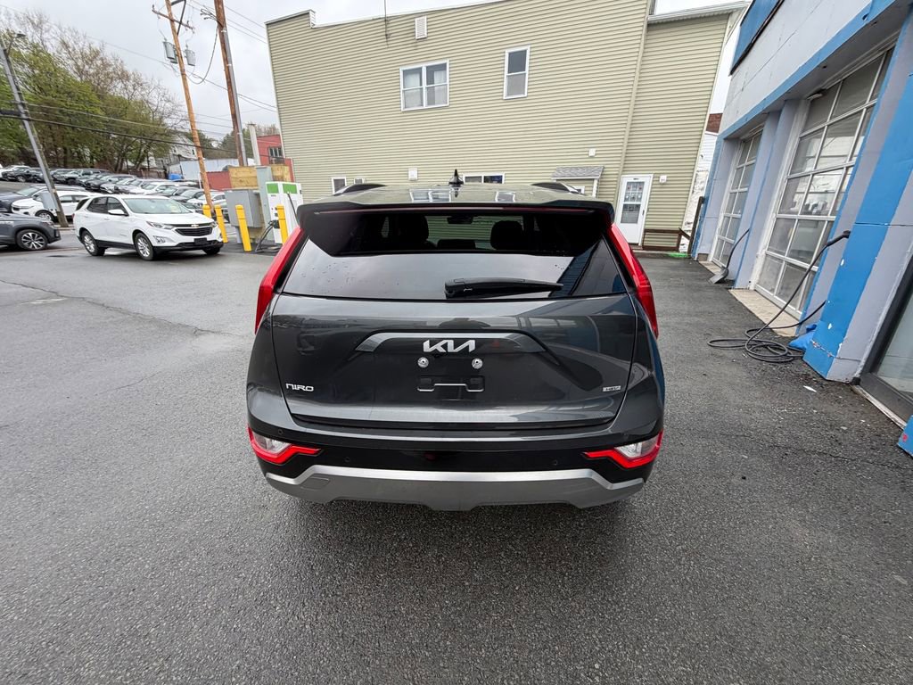 Used 2023 Kia Niro EX Touring FWD image 4