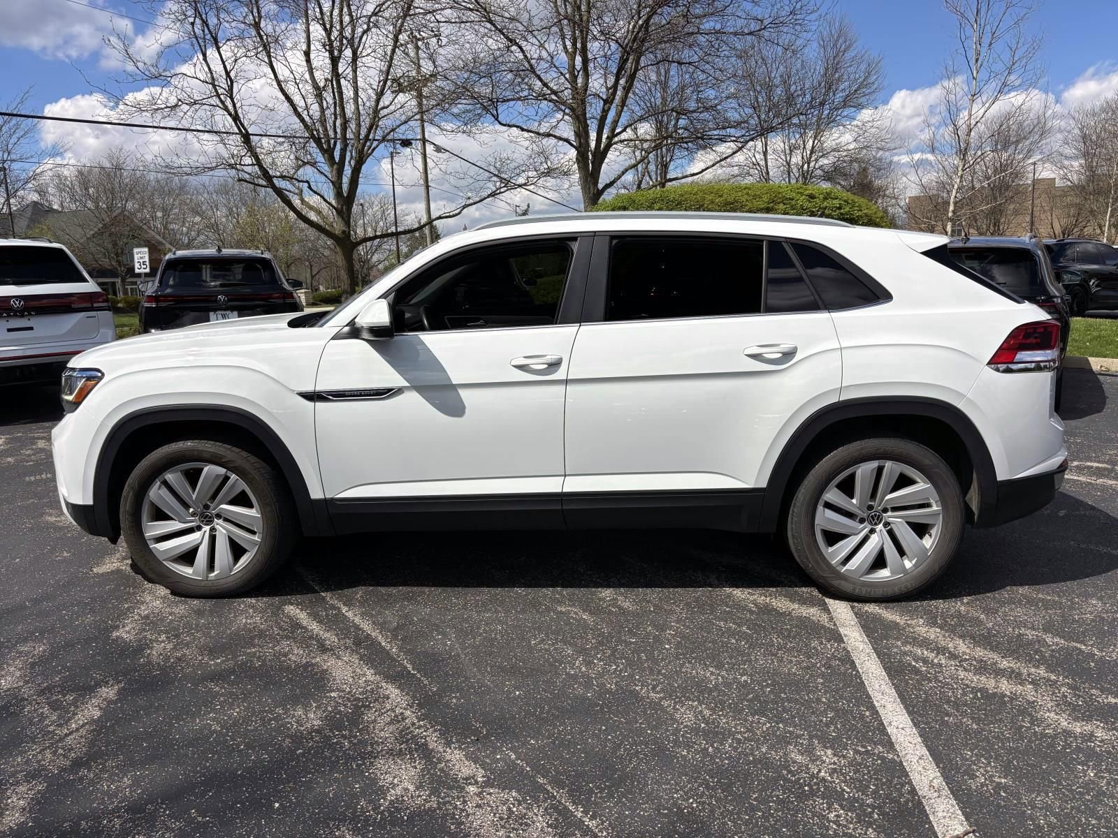 Used 2020 Volkswagen Atlas Cross Sport SE w/ Towing Package image 8