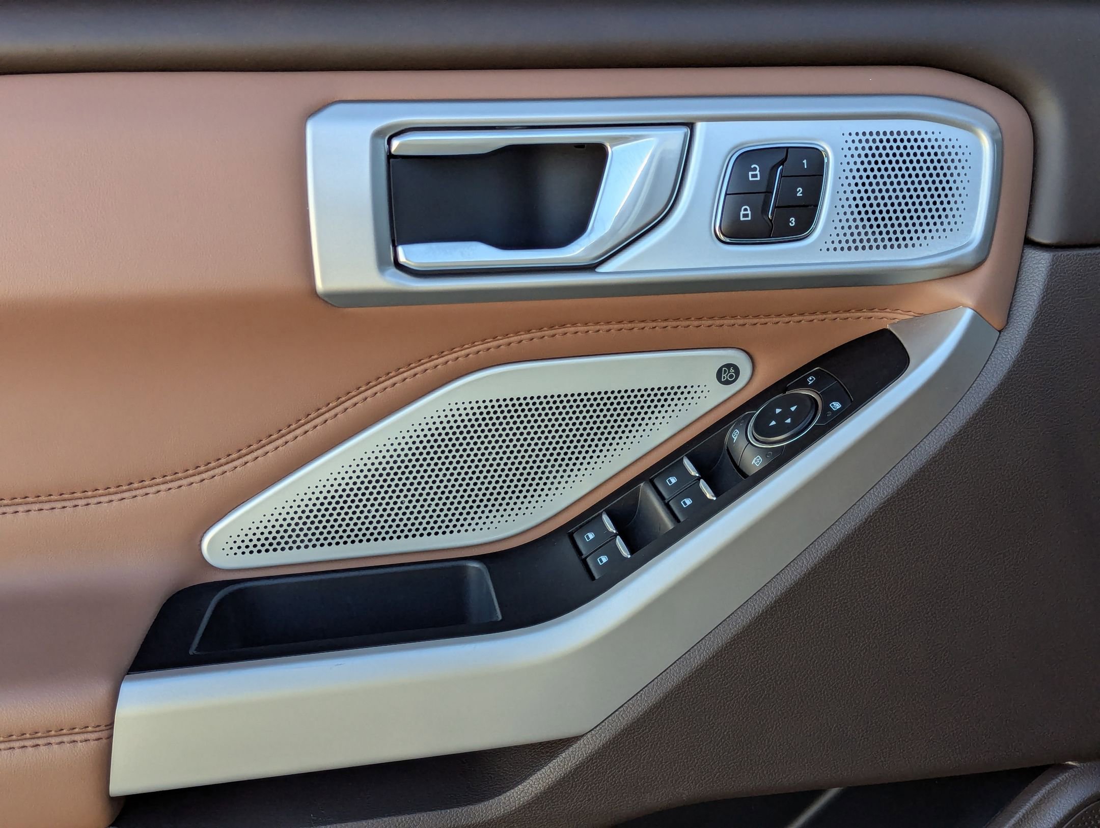 Used 2023 Ford Explorer King Ranch w/ Technology Package image 12